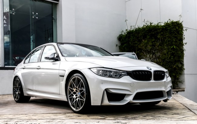 Dad bought his son a new BMW, 22-year-old man pushed the BMW into the river because he wanted a Jaguar car.  