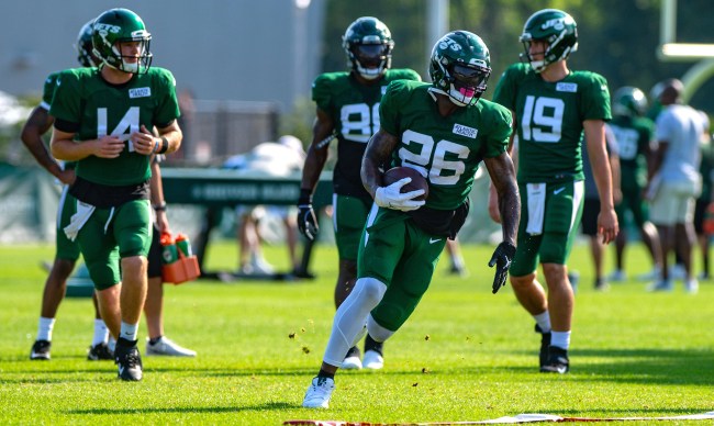 LeVeon Bell Shades Steelers Coaching Staff With Praise Jets Coaches