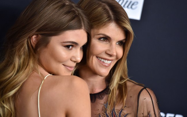 Olivia Jade Giannulli Returns To Instagram Gives Media The Finger