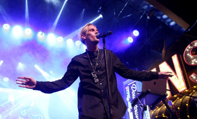 Aaron Carter reveals he has a 12-year-old son with former beauty pageant queen, shows off new neck tattoo and singer's mom says he's "no Justin Bieber."