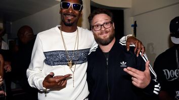 Snoop Dogg, Seth Rogen And Jennifer Aniston Give Advice On Smoking Weed For The First Time On ‘The Howard Stern Show’