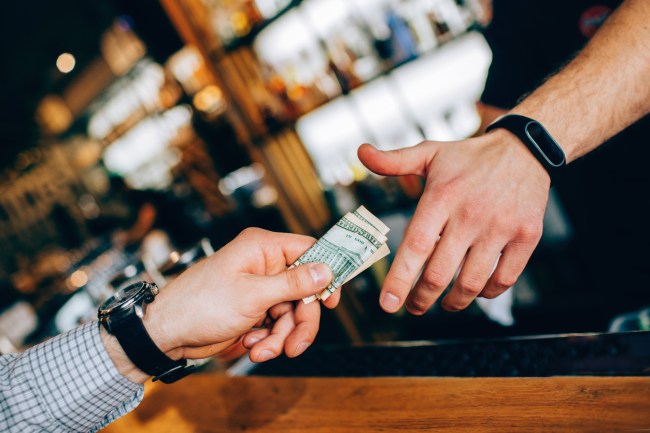how to tip your bartender