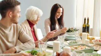 People Shared The Weirdest And Creepiest Stuff At Their Parents’ House They Saw On Thanksgiving