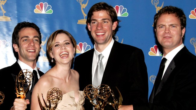 Jenna Fischer John Krasinski Disagree Over Pam and Jims First Kiss