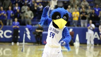 Air Force’s Basketball Team Stayed Hydrated By Having A Waiter In A Tuxedo Serve Them Cups Of Water On A Silver Platter