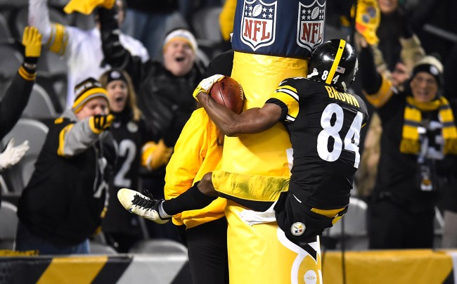 Antonio Browns House An Active Scene With TONS Of Police Officers