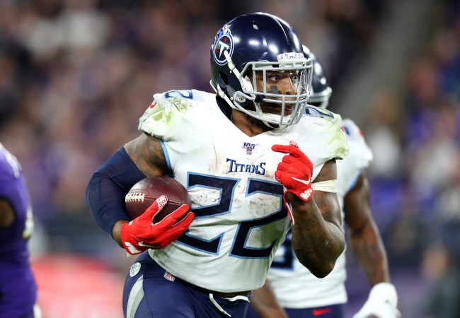 derrick henry stiff arm
