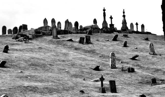 People Who Work At Graveyards Shared The Creepiest Things Seen