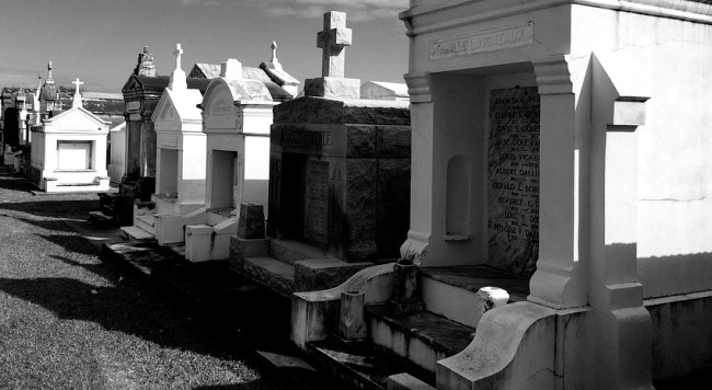 People Who Work At Graveyards Shared The Creepiest Things Witnessed