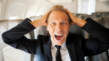 Guy Who Stood Up On A Flight And Told An Entire Plane Full Of People He Had Coronavirus Really Deserves To Be Punched