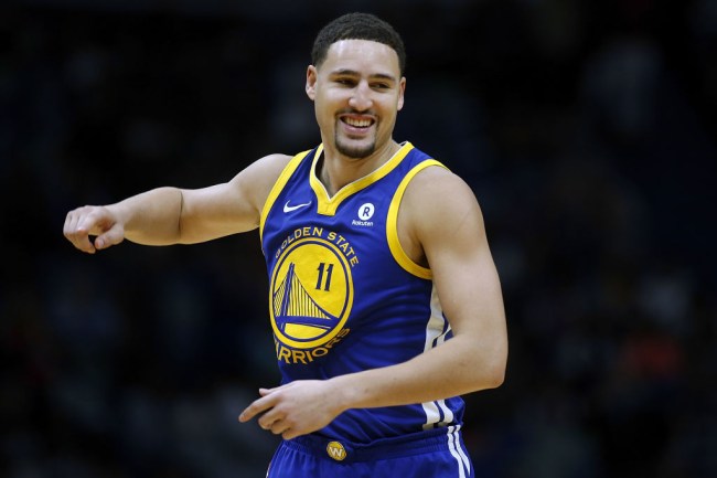 klay thompson still uses flip phone