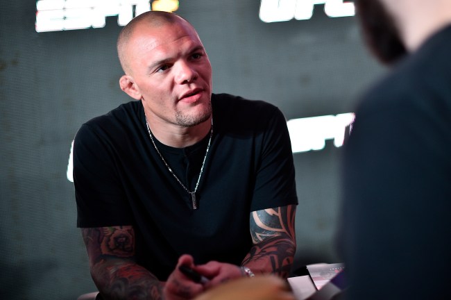 Anthony Smith details horrific fight with a home intruder in the middle of the night