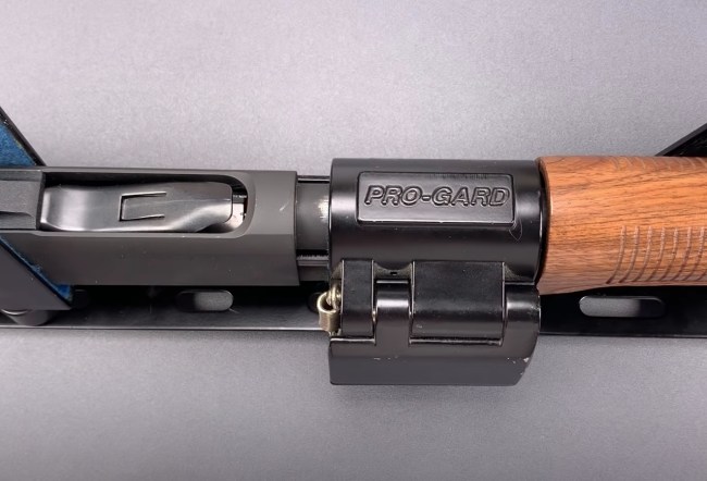 Lock Picker Easily Picks Police Shotgun Lock