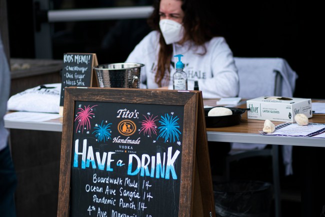 bars drinks to go legislation