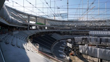 Check Out The Beautiful 120-Yard, 2.2 Million Pound ‘Oculus’ Scoreboard Being Tested In The Rams, Chargers New Stadium