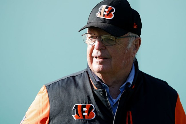 mike brown stopped bengals players kneeling
