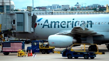 Passengers Applaud As A Maskless ‘Karen’ Gets Tossed Off Plane For Refusing To Wear One