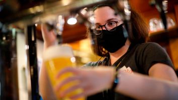A Pub In England Set Up An Electric Fence Around Its Bar To Give Drinkers Serious Incentive To Practice Social Distancing