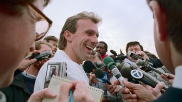 Joe Montana’s Polite Trash-Talking Made Opponents Like Mike Singletary Wanna Kill Him Even More