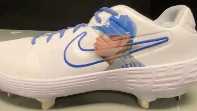 trevor bauer joe kelly cleats mlb
