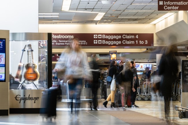 Nashville Airport Police said they arrested a man trying to smuggle 87 pounds of marijuana in luggage on a flight from San Francisco to Nashville International Airport (BNA).