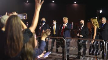 People Are Convinced Donald Trump Is Traveling With A Fake Melania Trump Body Double