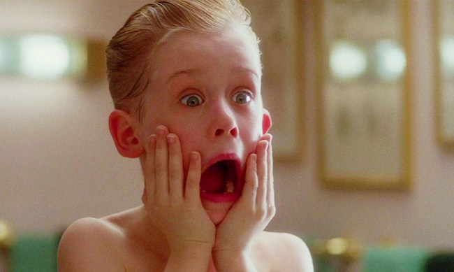 Macaulay Culkin Wearing A Home Alone Face Mask Wins The Pandemic