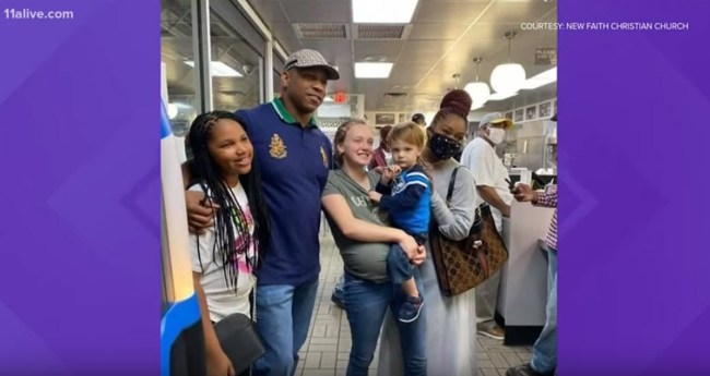 Pastor Surprises Pregnant Waffle House Waitress With 12000 Tip
