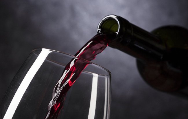 couple accidentally served 2000 dollar wine