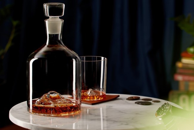 Whiskey Peaks Decanter and Glass Set