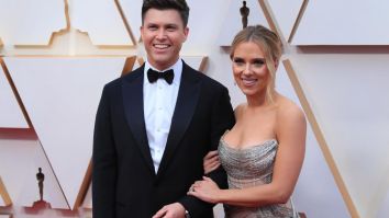 Gotta Respect Colin Jost Rocking A Gigantic Gold Wedding Band After Marrying Scarlett Johansson
