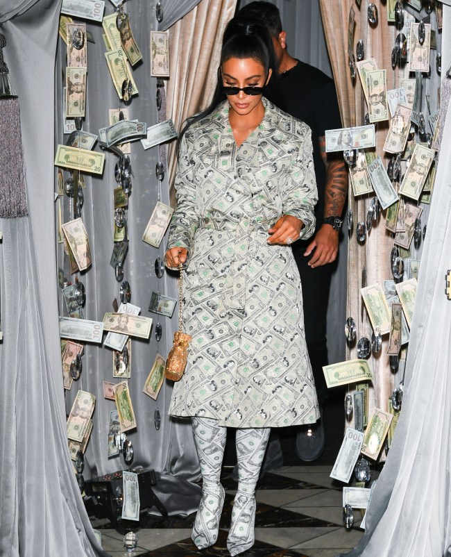 Kim Kardashian Giving 500 Needy Govt Giving 600 Stimulus Checks