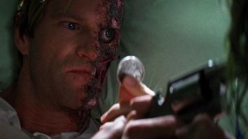 Aaron Eckhart Reflects On ‘The Dark Knight’, Marvels How It’s Still A “Reflection Of Our Times”