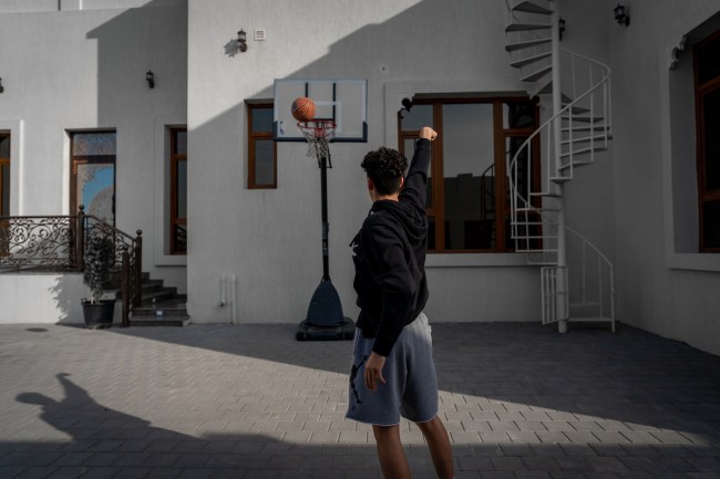 Ever wonder how much a difference home court advantage makes? This new study tells us the answer
