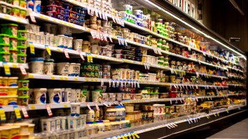 Awesome Police Officer Pays For Shoplifters’ Groceries Instead Of Arresting Them