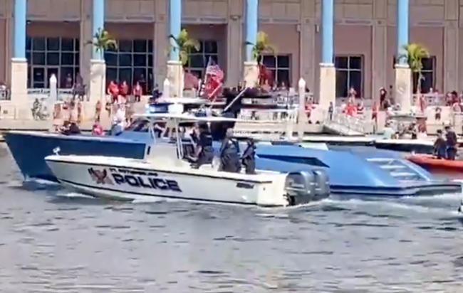 tom brady boat super bowl parade