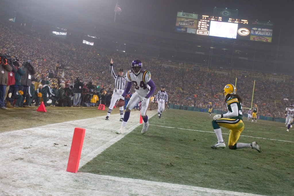 Randy Moss 2005 Wild Card Game Lambeau Moon TD celebration
