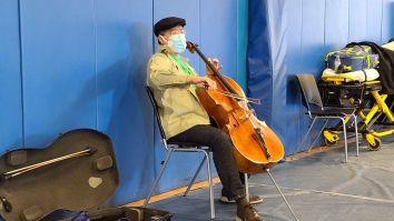 Yo-Yo Ma Played An Impromptu Concert After Vaccination, Continues To Be One Of The Coolest People On The Planet