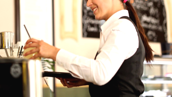 Woman On TikTok Finds Out Boyfriend Is Cheating When Restaurant Staff Unwittingly Gives Him Up