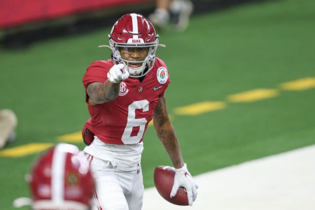 devonta smith size push ups during class