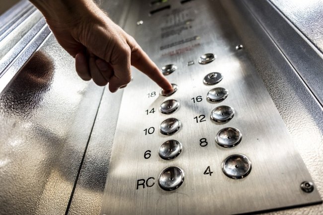 golfer stuck in elevator