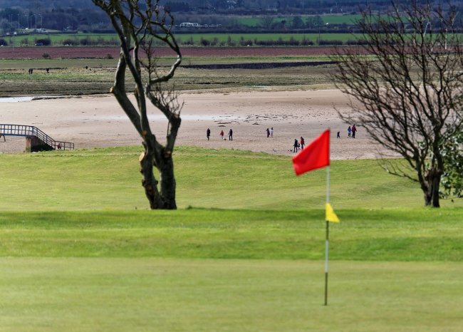 golf course fight shirtless flagstick