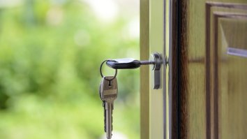 This Life Hack For When You Lose Your Keys Is Brilliant But Dangerous In The Wrong Hands