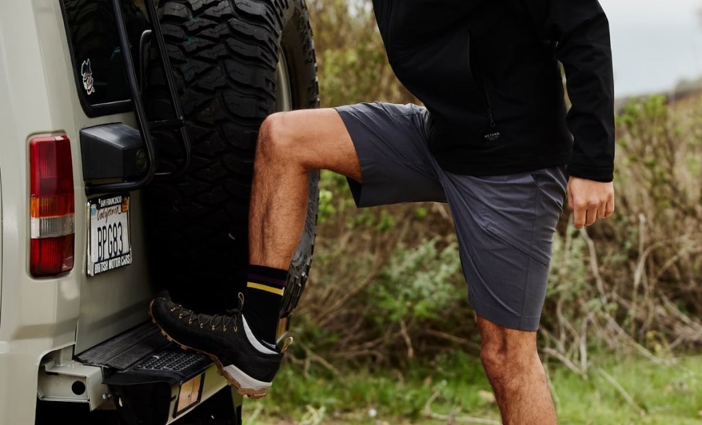 stylish cargo shorts hidden side pockets