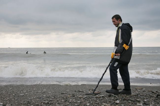metal detector nazi soldier