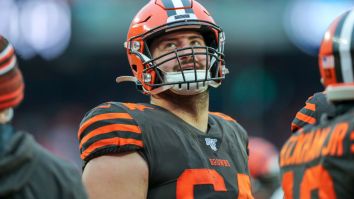 Browns Center JC Tretter Says NFL Is Trying To Publicly Shame Unvaccinated Players With Wristband Policy