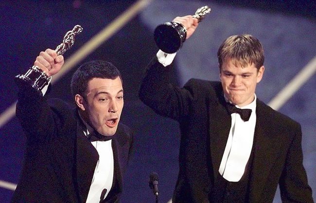 Ben Affleck (L) and Matt Damon hold up their Oscar