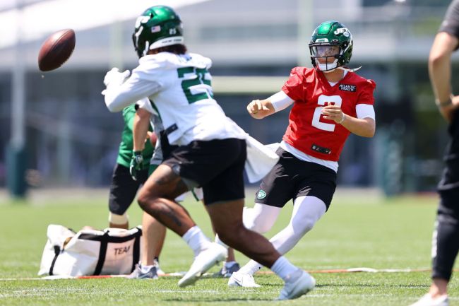 zach wilson jets contract dispute bonuses