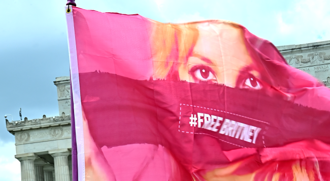 Britney Spears Locked Herself In The Bathroom In Bizarre Instagram Post
