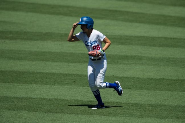 Los Angeles Dodgers ball Girl
